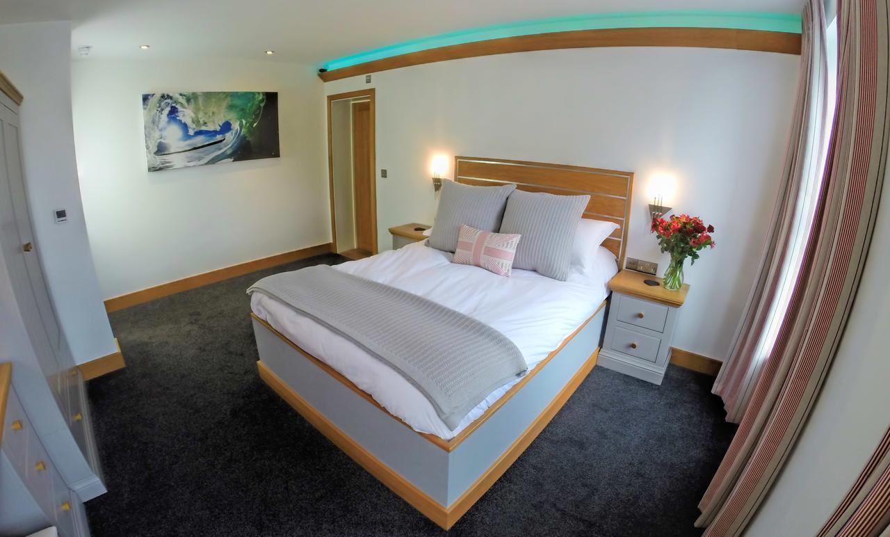 The Oceanic Luxury Aparthotel Falmouth Exterior photo
